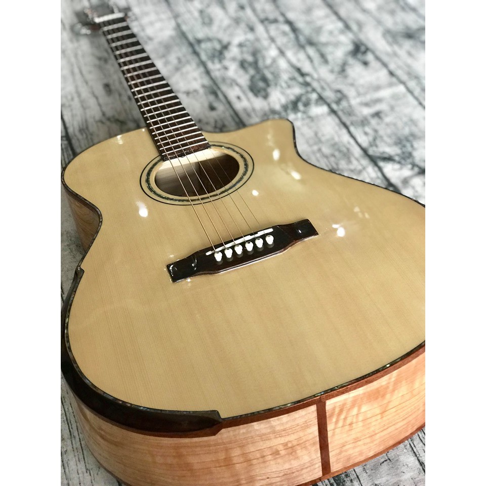 Đàn Guitar Custom Còng Cườm C-35SV SX tại Guitar Sao Việt