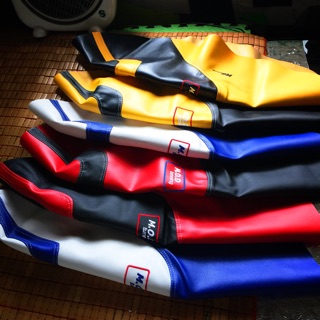 Vỏ yên đa năng thêu chữ nổi cho xe máy đủ màu