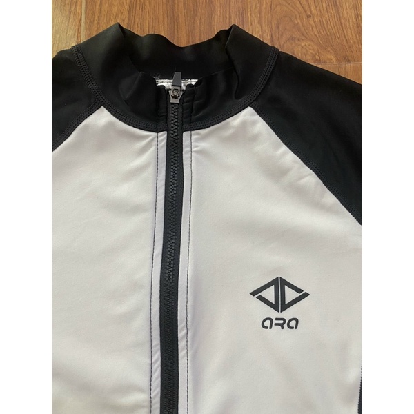 Áo bơi trắng phối tay đen ARA (S, M, L, XL/ Dơ nhẹ) - Thanh lý vnxk