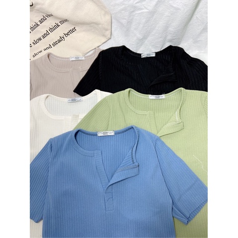 ÁO NỮ CROPTOP GÂN TAY NGẮN XẺ CỔ V | ÁO THUN NỮ DẠNG CROPTOP ĐẸP- AK0037 | bear.story