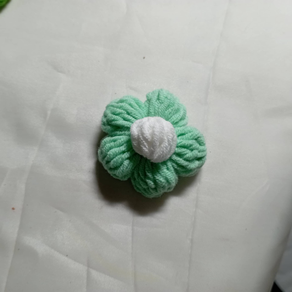 Ghim pin cài áo hình bông hoa len 5 cánh handmade , trang trí