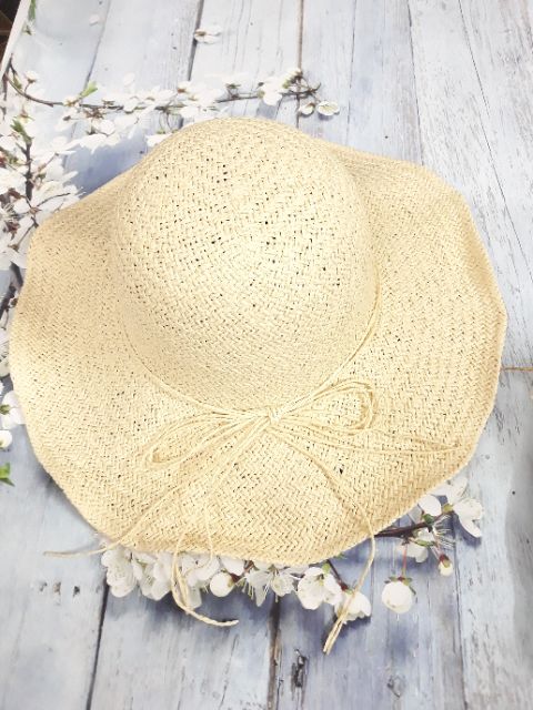 Mũ mây gấp được bỏ valy