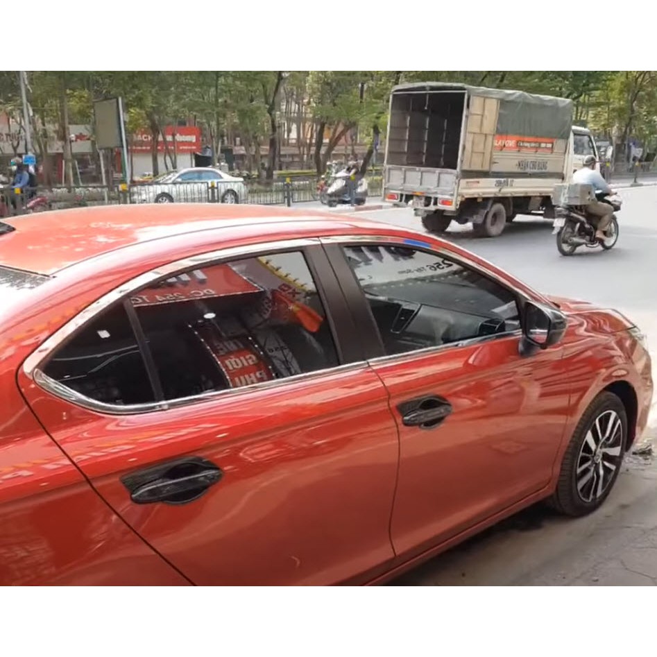 Nẹp chân kính, cong kính Honda City 2021