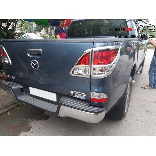 Ốp đèn pha hậu Mazda BT50 2014 - 2021 mạ crom - hàng cao cấp