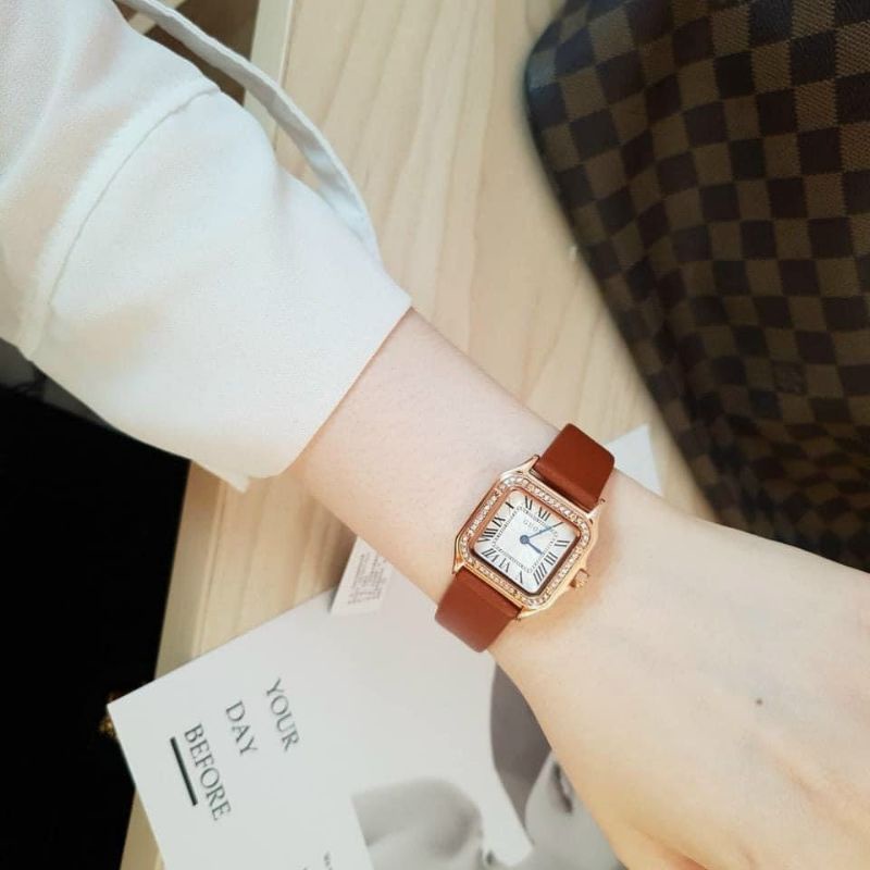 Đồng hồ mặt vuông dây da nữ