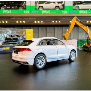 Mô hình xe Audi Q8 1:32 CheZhi