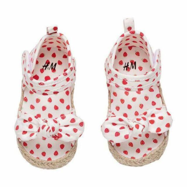 Sandal chấm bi HM sale còn 160k