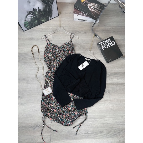 Set váy 2 dây hoa kèm áo khoác đen cardigan Váy 2s dúm hông áo cadigan