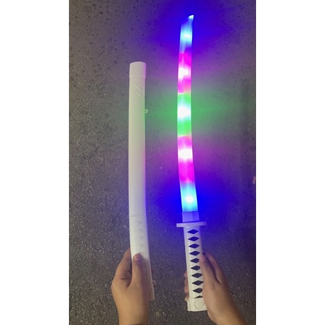 Kiếm nhật Katana phát sáng 68cm có âm thanh tặng kèm pin - Kiếm nhựa hóa thân dũng sĩ Samurai đồ chơi hot trend cho bé