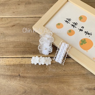 Kẹp tóc trắng xinh xắn cho bé