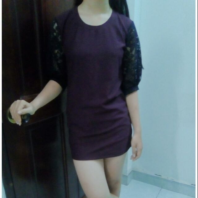 Đầm dáng suông màu tím phối tay ren