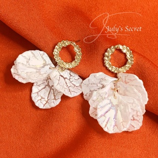 Bông tai khuyên tai nữ Julyssecret Beautiful In White thiết kế handmade cánh hoa trắng