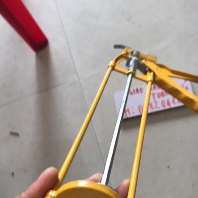 Súng bắn keo silicon sắt