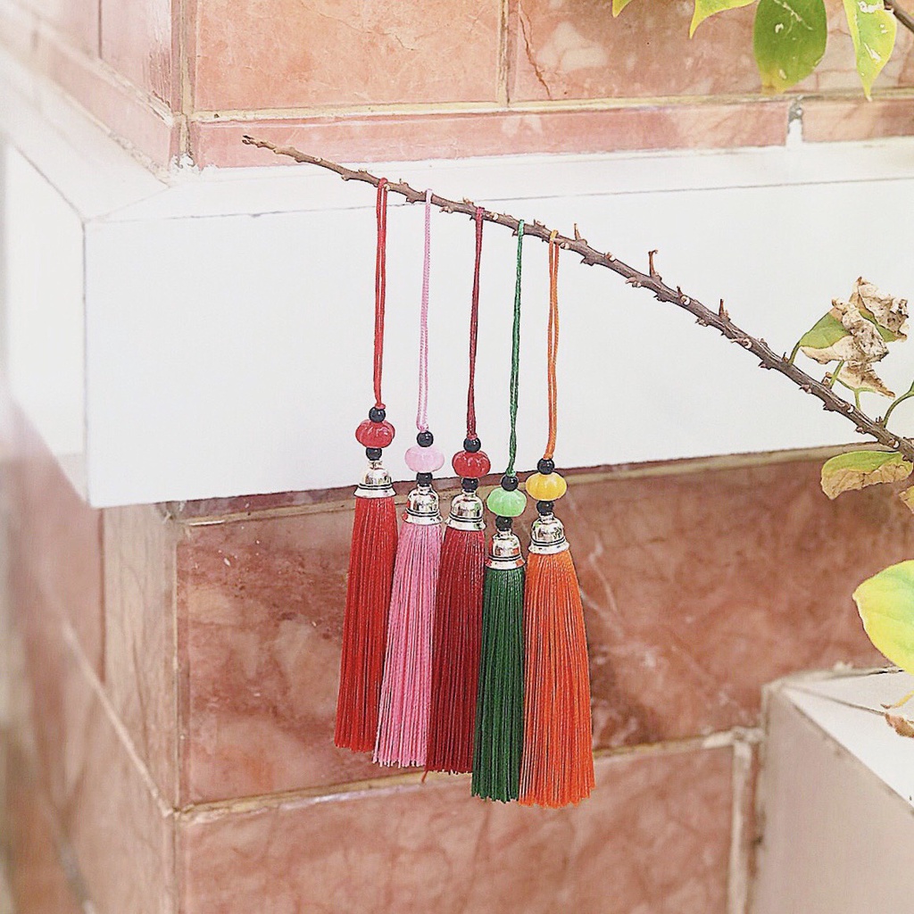 Dây treo cát tường phong thủy nhỏ xinh nhiều màu sắc, thích hợp để trang trí