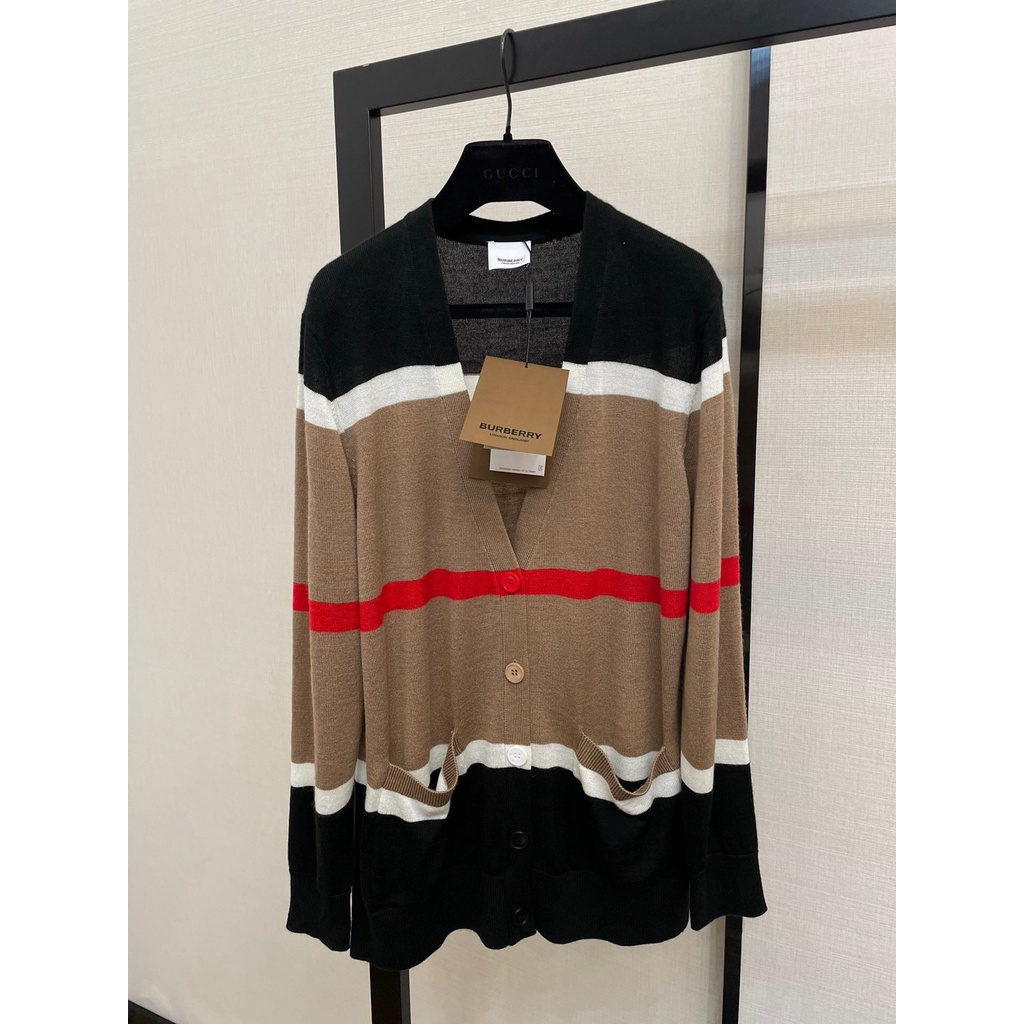 Áo khoác cardigan nữ thời trang Burberry BBR màu sắc phong cách retro
