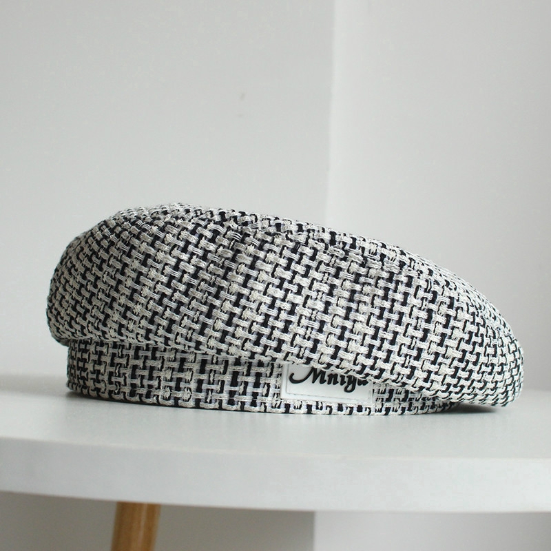 Beret hat with checkered and vintage style letters for women
