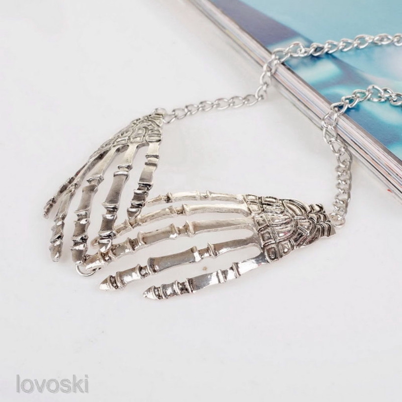 Dây chuyền choker hình xương bàn tay phong cách gothic