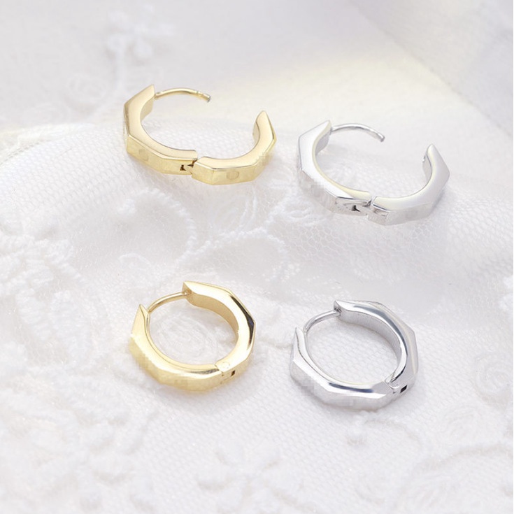 Bông Tai Khoen Tròn Lục Giác Đơn Giản Titan Ko Han Rỉ TT 4353