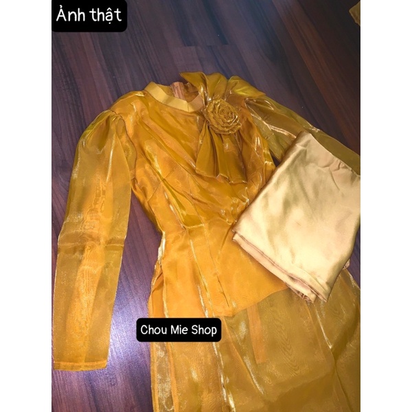 Áo dài tơ óng nơ vai, chuẩn hàng hotgirl Hà Gem nơ hoa to