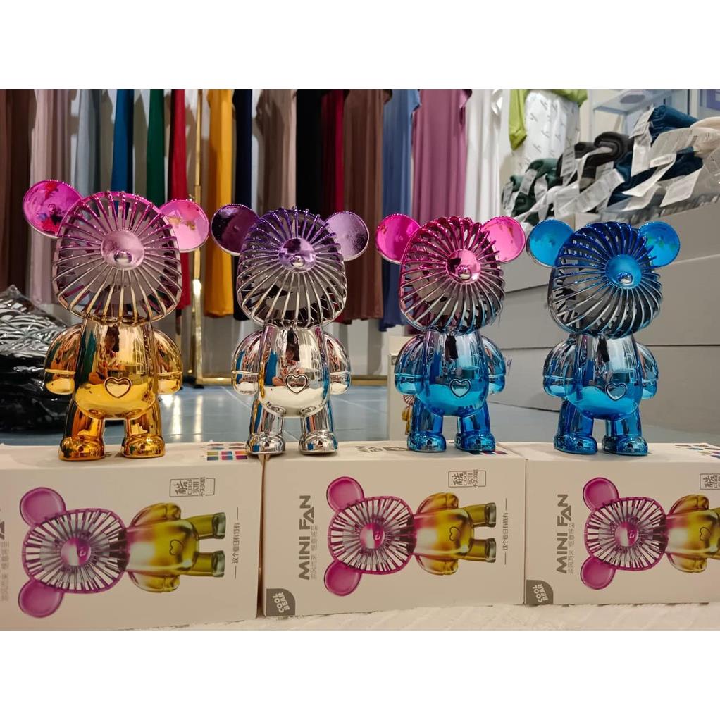 Quạt mini tích điện cầm tay hình gấu Bearbrick siêu dễ thương có cổng sạc USB