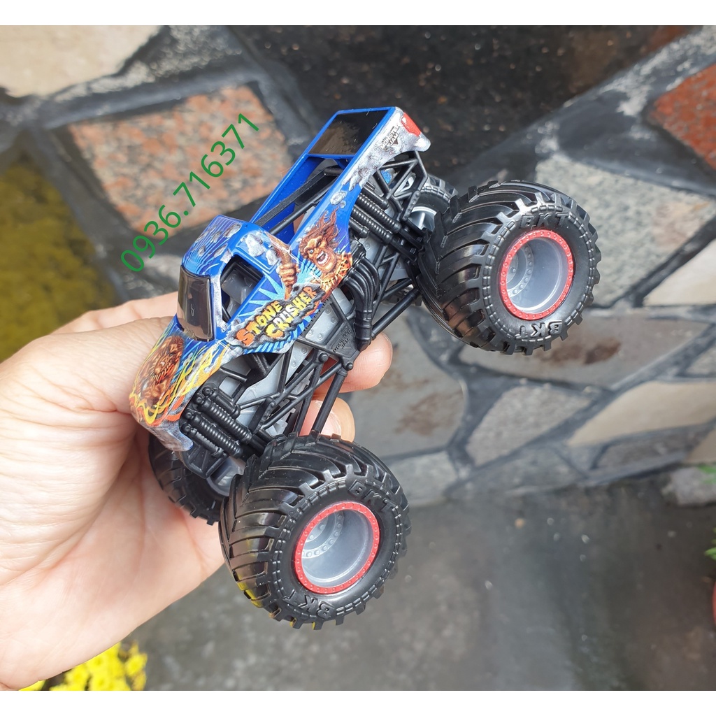 Mô hình xe tải quái vật Monster Jam Stone Crusher MJ23 hàng Spin Master Canada