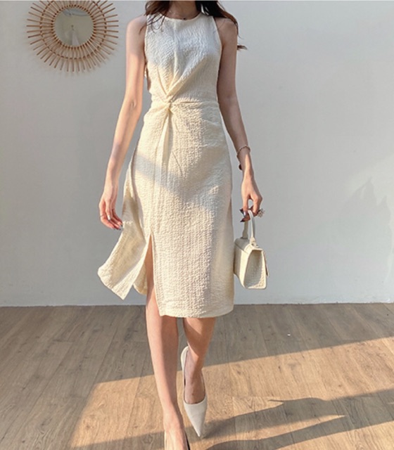 Đầm xoắn eo xẻ tà 2023