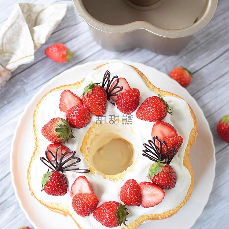 Khuôn bánh bông lan, bánh chiffon, pound cake, mousse, bánh mì, chống dính cao cấp hình hoa mận
