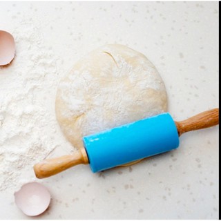 Dụng cụ cán bột silicone cán gỗ