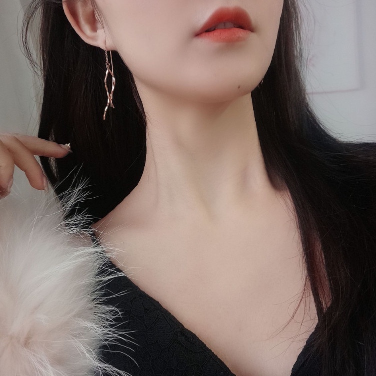 Bông Tai Titan Ko Han Rỉ Kiểu Chuỗi Dài Tua Rua TT 4024