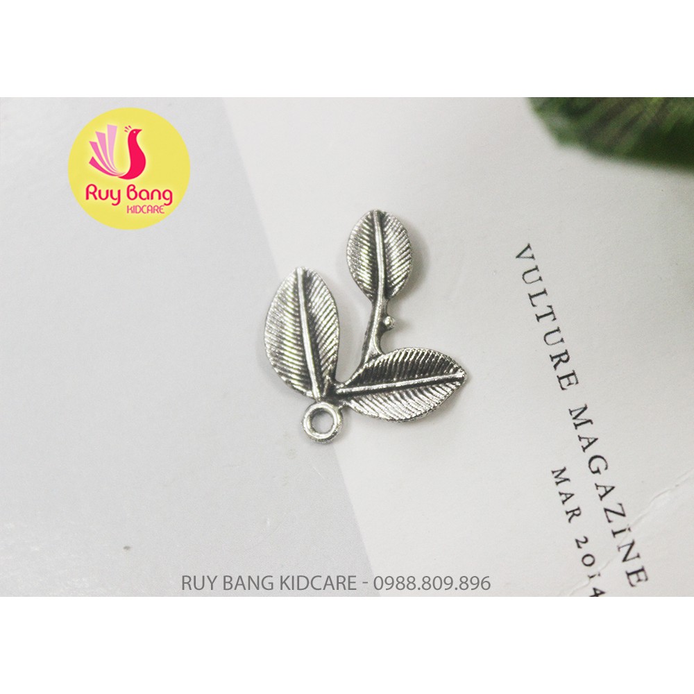 Cành lá kim loại, center đá đính hoa vải handmade