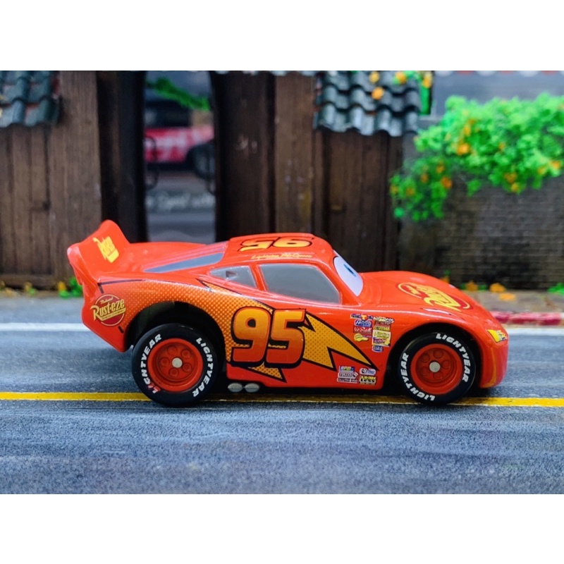 Hobby Store xe mô hình Tomica Disney Pixars Cars Lightning McQueen