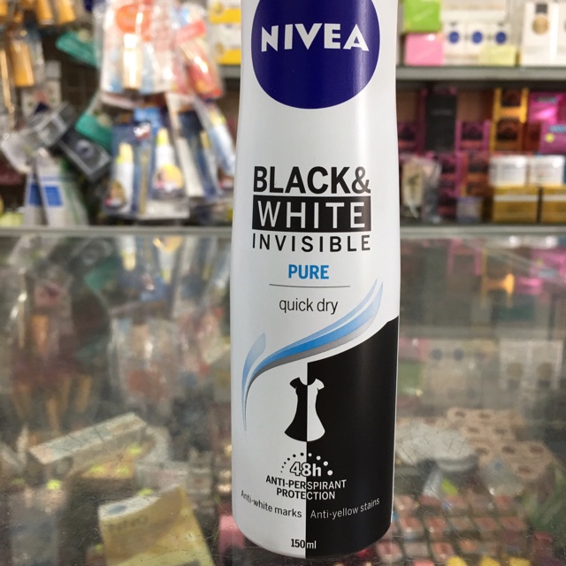 Xịt khử mùi Nivea Invisible For Black & White 150ml