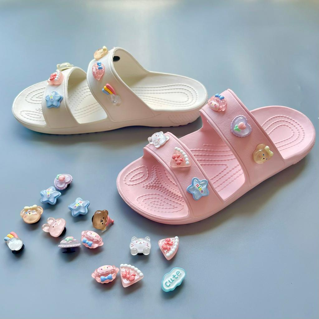 Dép cross sục nữ đế thấp 2cm kèm 14 Jibbitz Pizza dễ thương Mayto kiểu dáng dép quai ngang Ulzzang Hàn Quốc CS-13
