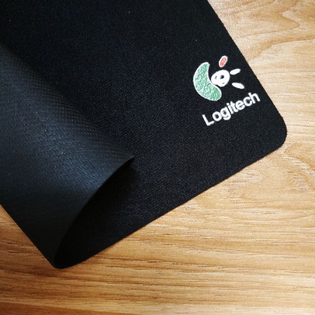 Miếng lót chuột Logitech giá siêu rẻ