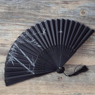Quạt cầm tay cổ trang bằng lụa viền đen xếp ly độc đáo tay cầm bằng gỗ