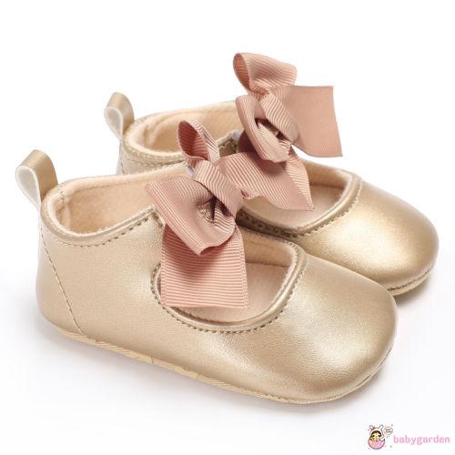 Đôi giày đính nơ xinh xắn dành cho bé gái