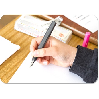 Bút Máy Pilot Kakuno Nhật Bản Thân Xám