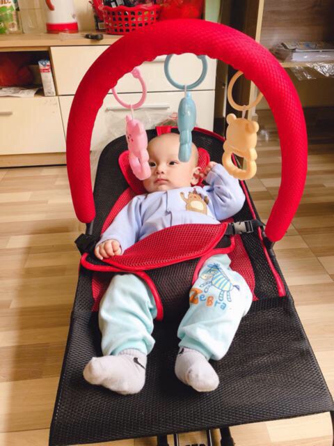 Ghế rung đa chức nặng tặng kèm đồ chơi