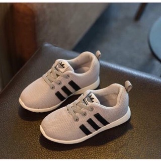 Giày adidas lưới - chat trc khi đặt hàng