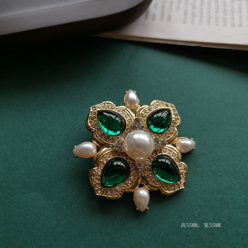 New Baroque Green Protein Effect Resin Gem Diamond Brooch Retro Elegant Brooch Reduced Age Temperament Brooch