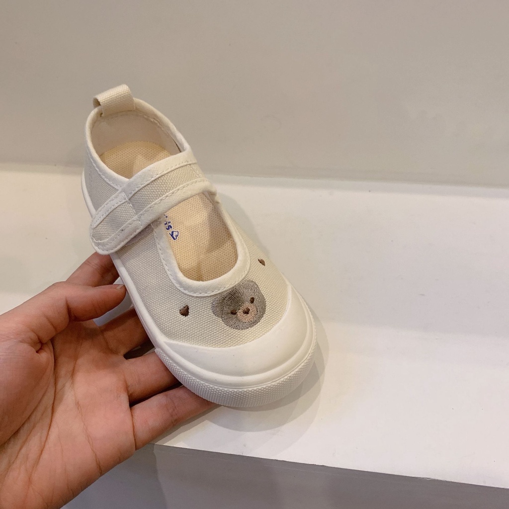 Giày vải Canvascho bé gái, phong cách hàn quốc Mũi Tròn Thêu Họa Tiết Dễ Thương Pine052