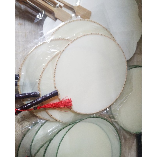 Quạt tròn trơn cổ trang cầm tay có thể dùng để vẽ đính và thêu thêm hoạ tiết