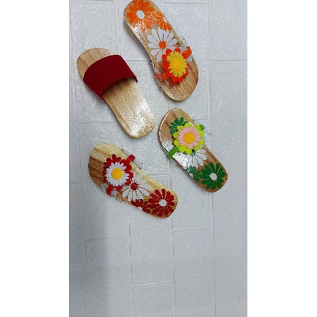 Guốc gổ quai nhung xinh xinh cho bé