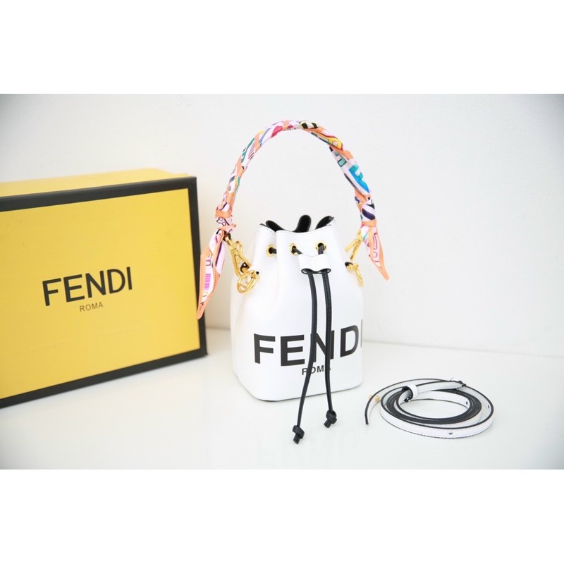 Túi giỏ Fendi Bucket bag size 12x18 fullbox kèm khăn