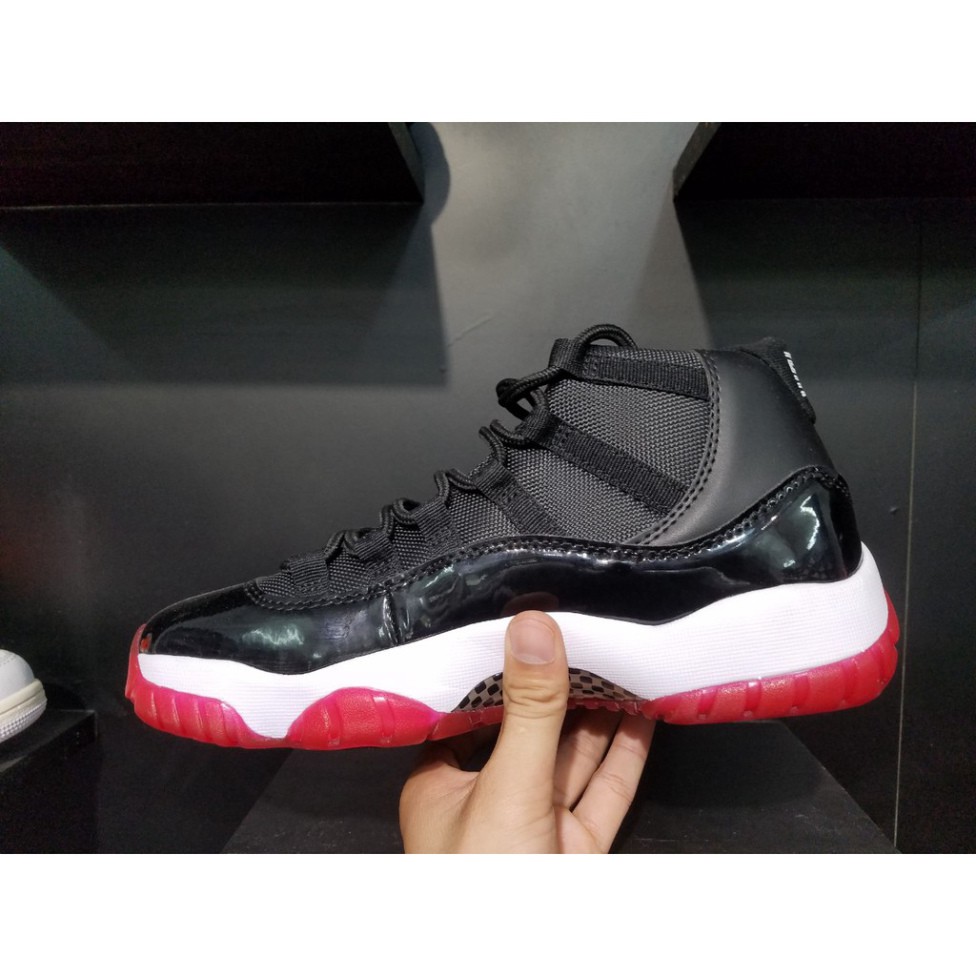 giày bóng rổ jordan 11 đen đỏ . | BigBuy360 - bigbuy360.vn