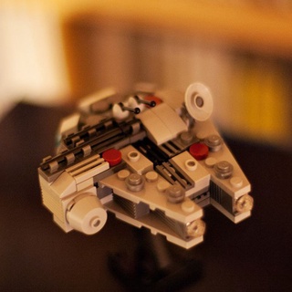 Moc Bộ Đồ Chơi Lego Lắp Ráp Nhân Vật Millennium Falcon Trong Phim Star Wars