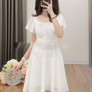 Váy ren trắng cổ vuông nút bọc(kèm ảnh thật)