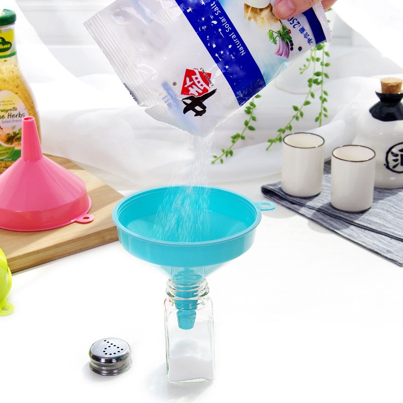 Phễu Rót Chất Lỏng Bằng Nhựa Cán Dài
