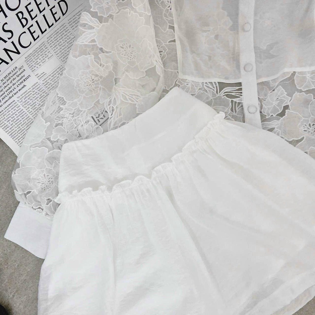 SET Áo sơ mi voan hoa tay dài kèm chân váy trắng NÀNG CLOSET