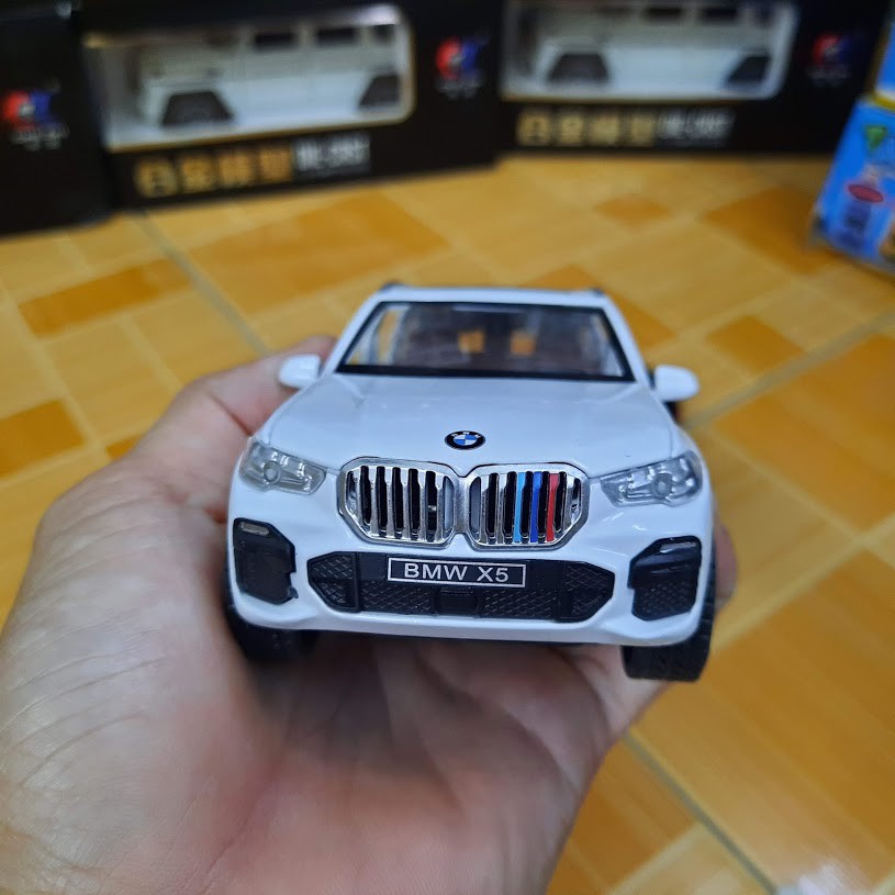 Xe mô hình ô tô BMW X5 tỉ lệ 1:32 bằng kim loại có âm thanh và đèn mở các cửa